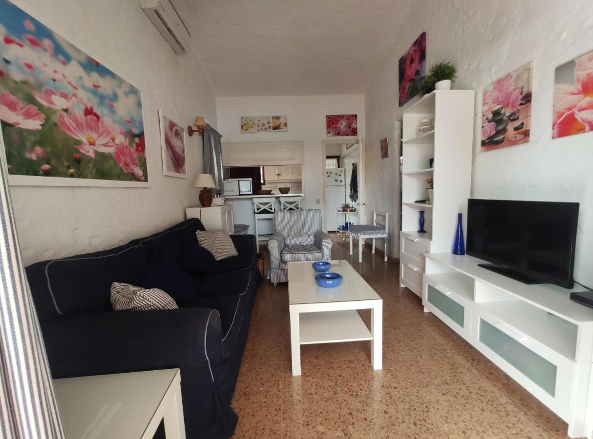 Lovely 2 Bedroom Bungalow With Parking マスパロマス エクステリア 写真
