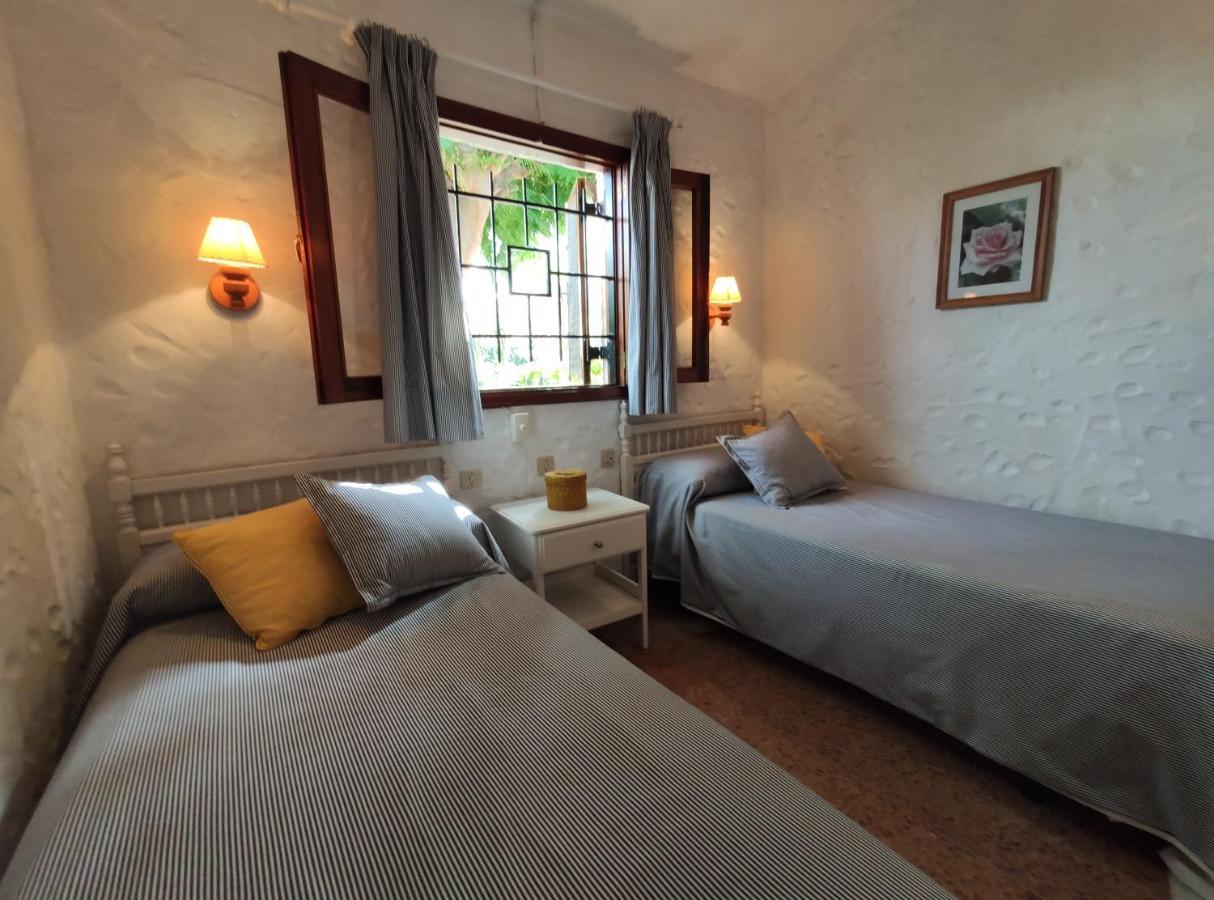 Lovely 2 Bedroom Bungalow With Parking マスパロマス エクステリア 写真